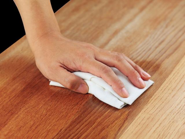 Slik vedlikeholder du en benkeplate i heltre